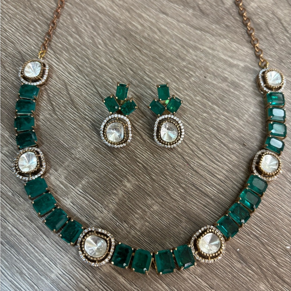 Elegant Green and Gold Necklace and Earring Set
